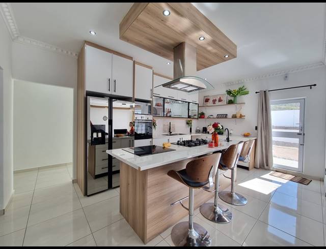 4 BEDROOM HOUSE FOR SALE IN ST HELENA VIEWS